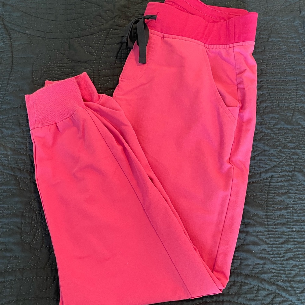 Figs Zamora Joggers Electric Orchid. Small Petit